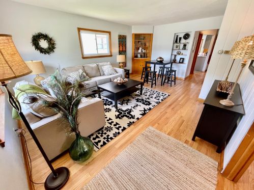 4619 68th St, Milwaukee, WI 53220-3917