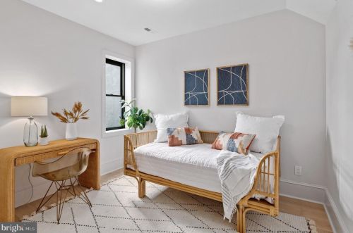 1744 T St, Washington DC 20009-7102 exterior