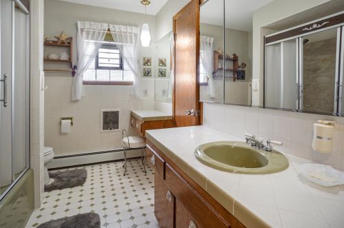 4859 87 St, Milwaukee WI 53224-4038 exterior