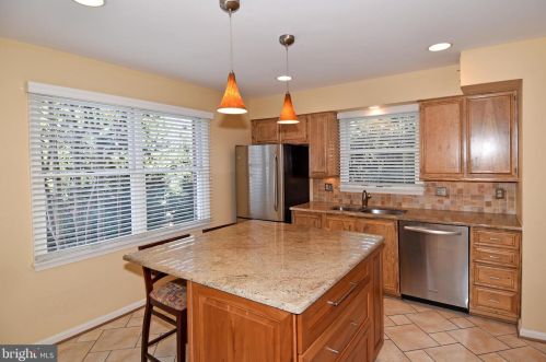 7331 Lewinsville Park Ct, Mc Lean VA  22101-5633 exterior