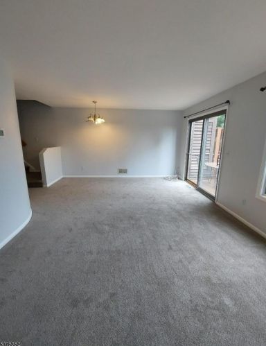 18 Malanga Ct, Scotch Plains NJ  07076-1642 exterior