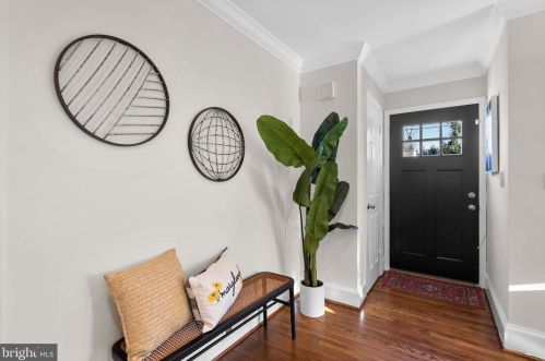 10008 Rogart Rd, Silver Spring, MD 20901-2327