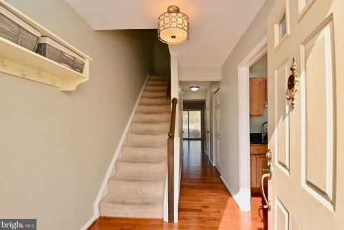 5648 Ridge View Dr, Alexandria VA  22310-1467 exterior