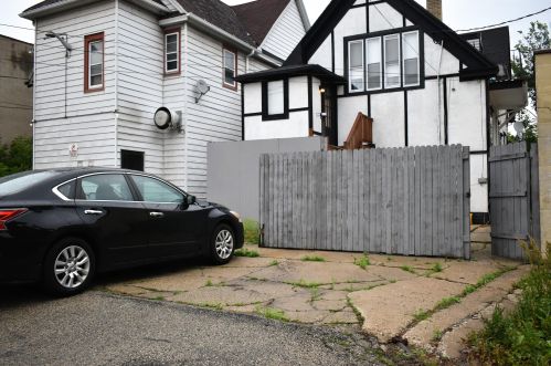 2957 Oakland Ave, Milwaukee WI  53211-3229 exterior