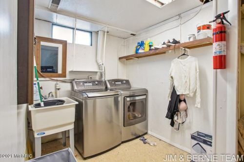 3100 Stratford Dr, Wyoming MI exterior