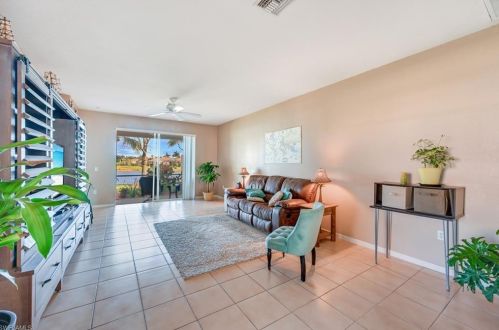 14366 Manchester Dr, Naples FL 34114-8684 exterior