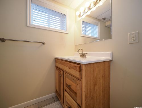 2820 7180, Taylorsville UT 84084-2921 exterior