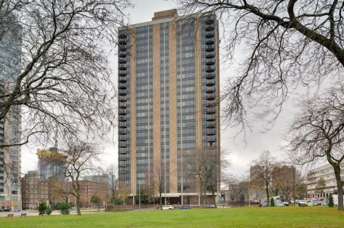 929 Astor St, Milwaukee WI  53202-3420 exterior