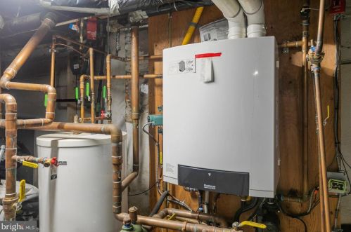 239 Beechwood Ave, Trenton NJ 08618-3405 exterior