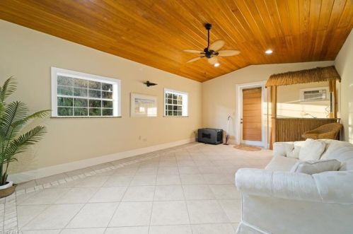 5341 Hickory Wood Dr, Naples FL 34119-1404 exterior