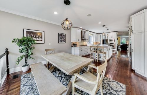 1542 Oakdale Ave, Chicago IL 60657-4024 exterior