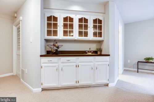 7308 Aynsley Ln, Mc Lean VA 22102-2931 exterior