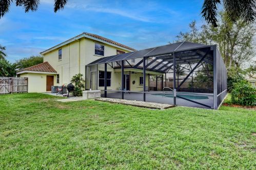 5745 Descartes Cir, Boynton Beach FL 33472-2430 exterior