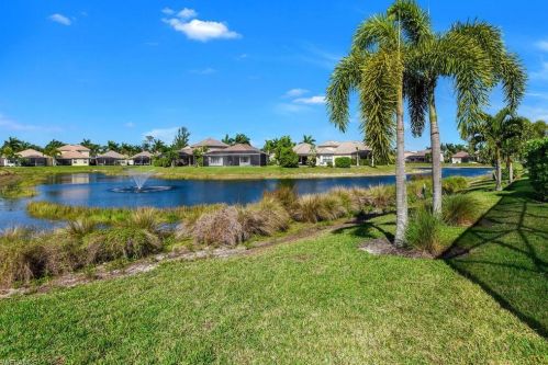 1641 Serrano Cir, Naples FL 34105-4953 exterior