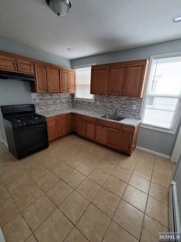 27 Cedar Ave, Newark NJ  07106-1207 exterior