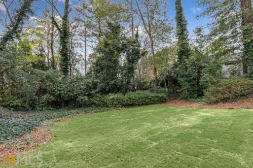 6160 Heards Creek Dr, Atlanta GA  30328-3635 exterior