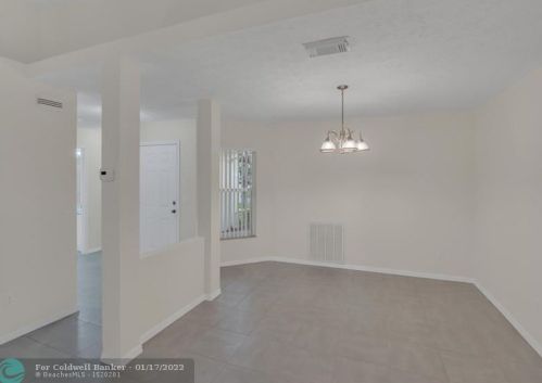 5777 Travelers Way, Fort Pierce FL 34982-4051 exterior