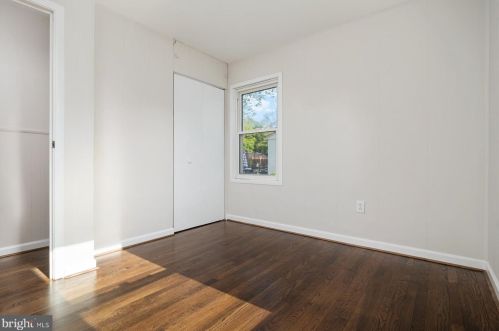 1320 Meadowvale Rd, Glen Burnie MD 21060-7017 exterior