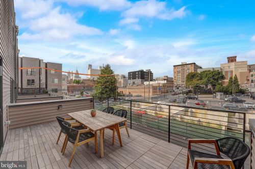 654 13 St, Philadelphia PA 19123-2427 exterior