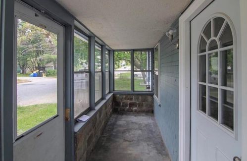 41 Linden Ave, Woonsocket, RI 02895-2322