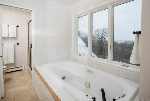 242 Barrack Hl Rd, Ridgefield CT 06877-3006 exterior