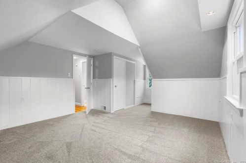 48 Clintonville Rd, North Haven CT 06473-2817 exterior