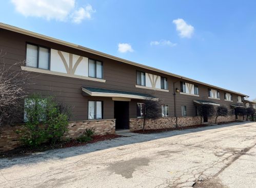 9040 85th St, Milwaukee, WI 53224-1856