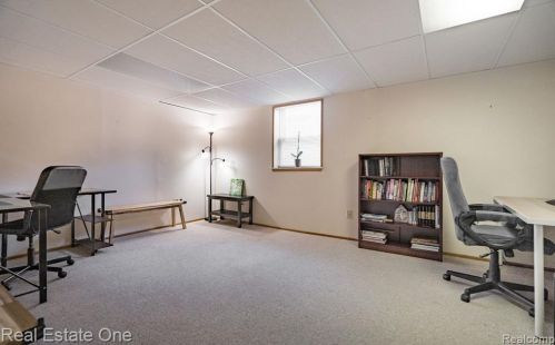 943 Kirts Blvd, Troy MI 48084-4837 exterior