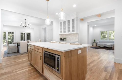 2667 Ellwood Dr, Atlanta GA  30305-3827 exterior