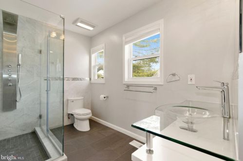 11600 Coldstream Dr, Rockville MD 20854-3619 exterior