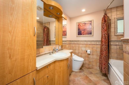 55 Oliver Ave, Edison NJ 08820-3122 exterior