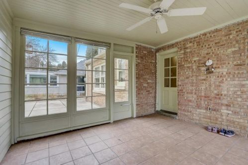 6405 Lk Dr, Milwaukee WI 53217-4229 exterior