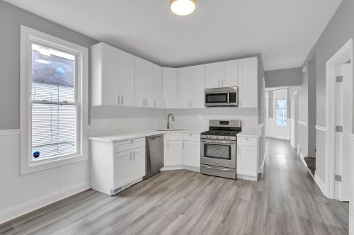 9329 Luella Ave, Chicago IL 60617-3930 exterior