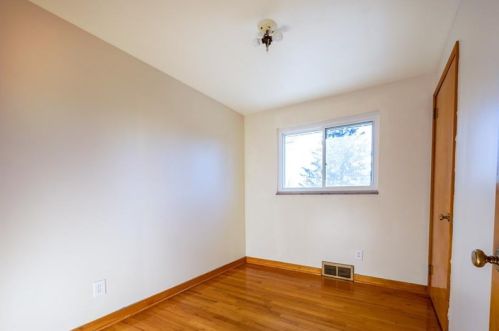 700 Southcrest Dr, Pittsburgh PA 15226-1238 exterior