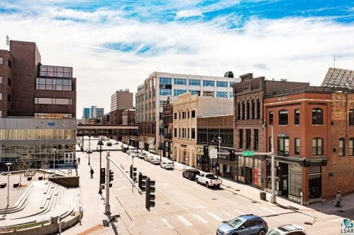 3 Superior St, Duluth MN 55804-2422 exterior