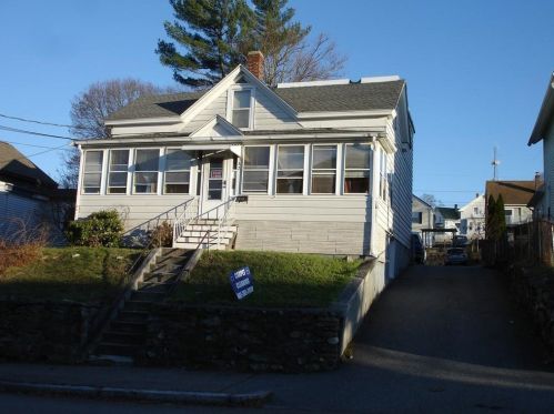 382 Grove St, Woonsocket, RI 02895-5305