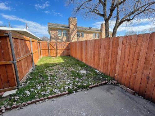 632 Rogers Rd, Irving TX  75061-7246 exterior