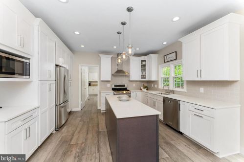 7726 Laurel Leaf Dr, Rockville MD 20854-1768 exterior