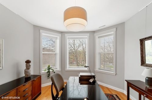 4425 Damen Ave, Chicago IL 60625-1701 exterior