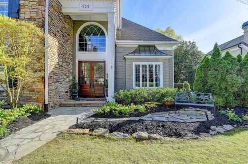 535 Avignon Ct, Atlanta, GA 30350-1038