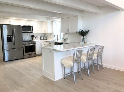 320 Rossmore Dr, Oxnard CA  93035-4465 exterior