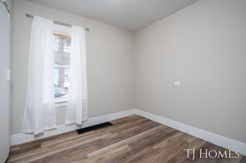 945 Emerson Ave, Meskegon MI  49442-5131 exterior