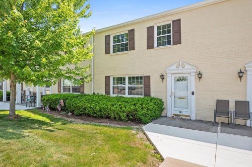 60 Chapel Dr, Pittsburgh PA  15237-2518 exterior