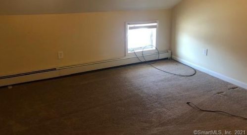 8 Ballouville Rd, Killingly CT 06241-1200 exterior