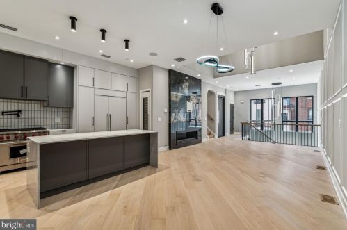 338 Hicks St, Philadelphia, PA 19102-4905