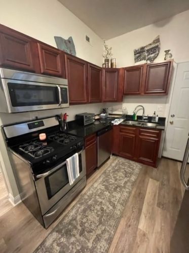 1330 Cleaver St, Chicago, IL 60642-2319