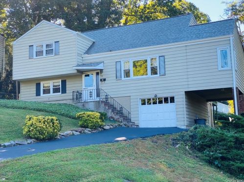 38 Pamela Ln, Valhalla, NY 10595-1424