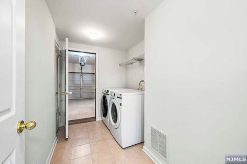 33 Forshee Cir, Montvale NJ 07645-1781 exterior