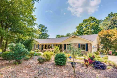 2264 Valley Creek Cir, Lithonia, GA 30078-2533