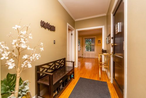 912 Winona St, Chicago, IL 60640-7640